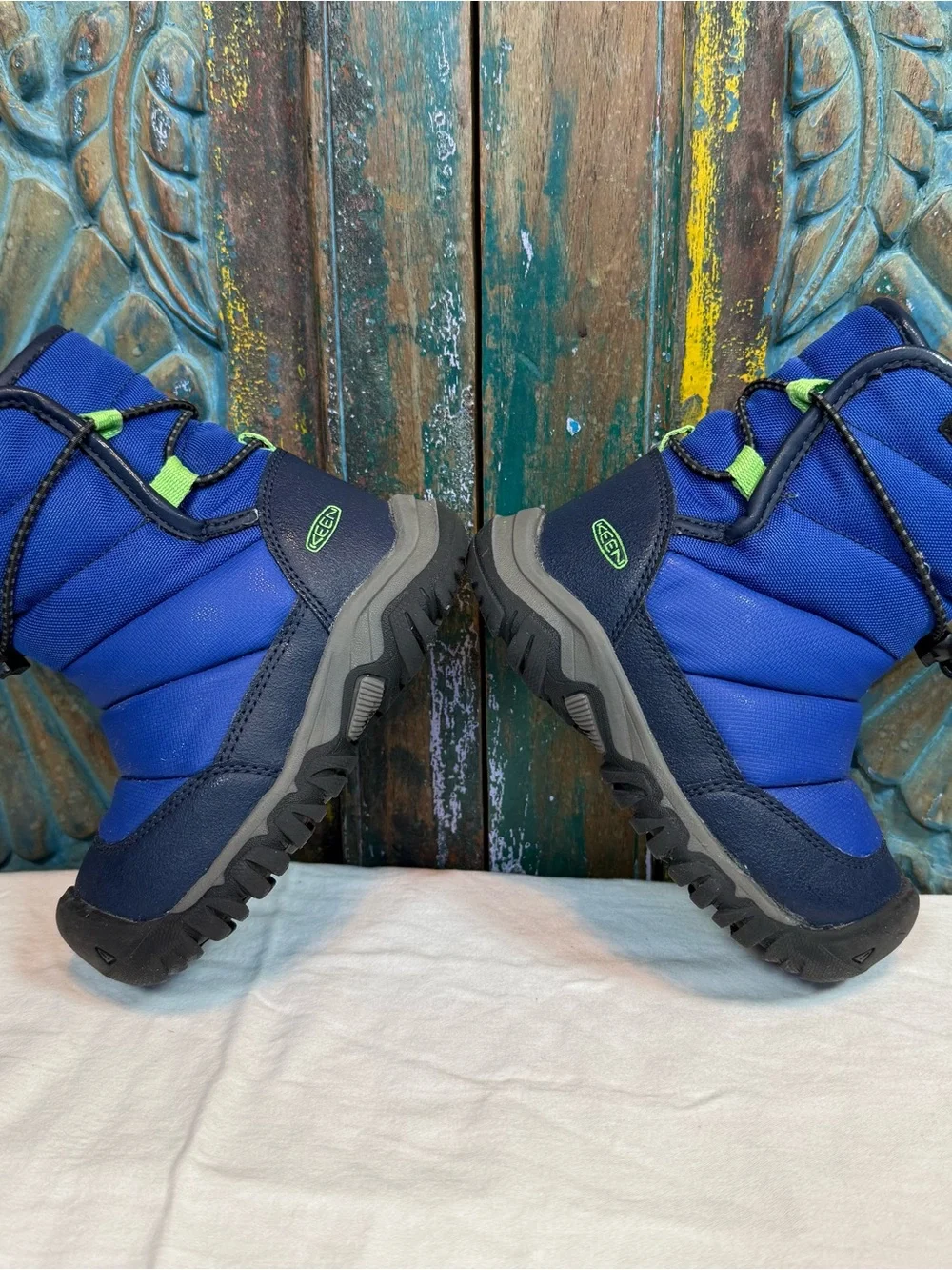Keen winter boots little kid size 8